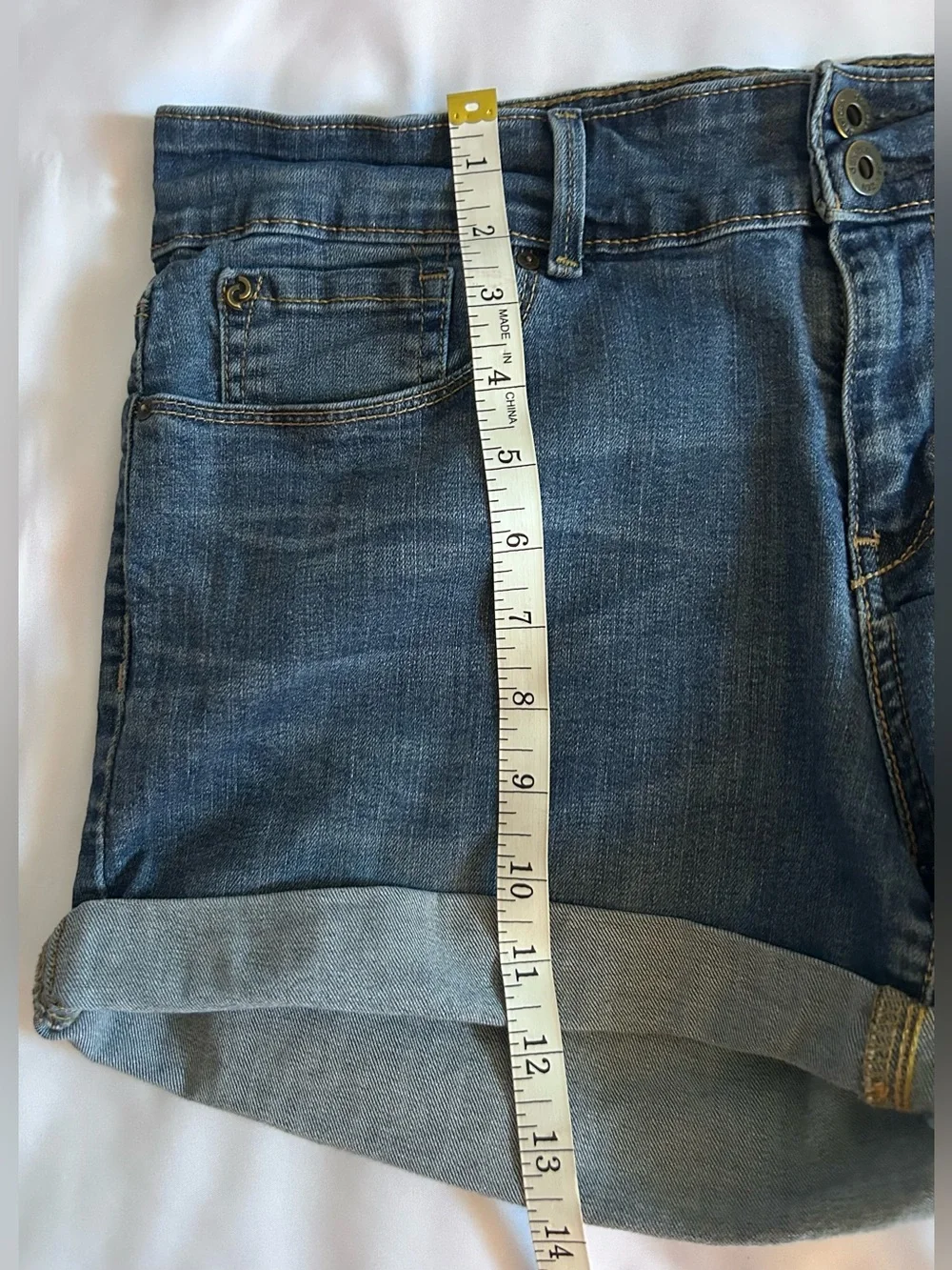 Women's Levi Denizen Cuffed Denim Shorts Size 14